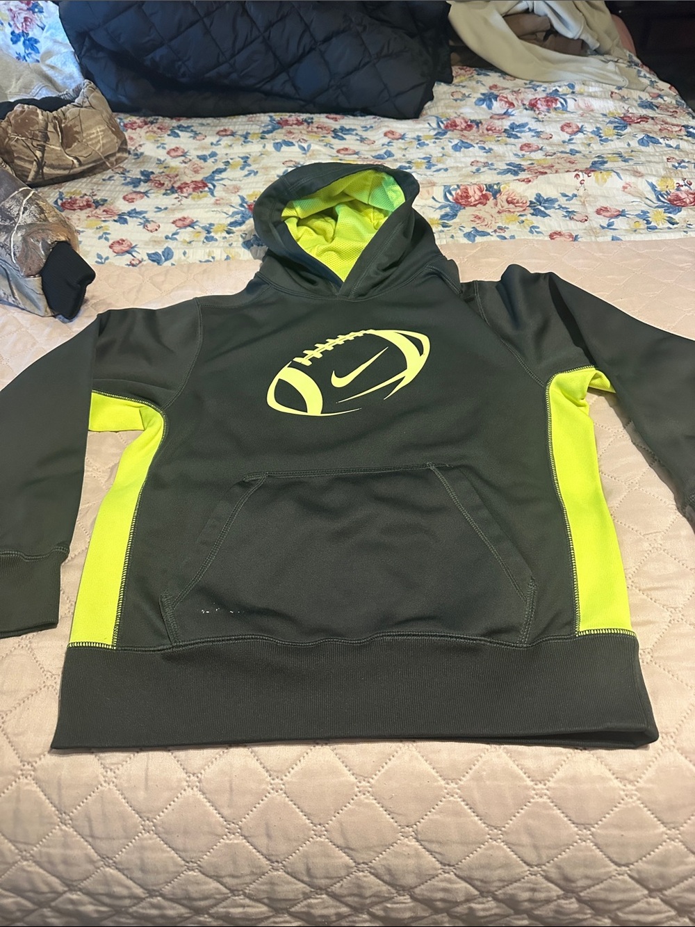 Nike Boys black and Neon Yellow Football Logo Hoodie.